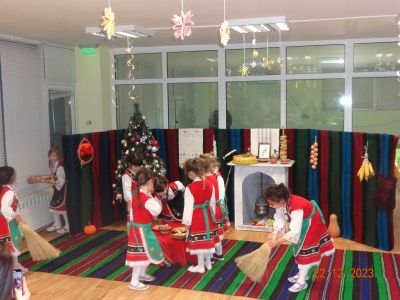 гр."Дъга"- Бъдни вечер - 22.12.2023г. - ДГ с яг. Осми март - Съединение