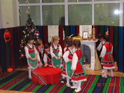гр."Дъга"- Бъдни вечер - 22.12.2023г. - ДГ с яг. Осми март - Съединение