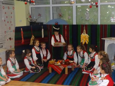 гр."Калинка" -Бъдни вечер - 18.12.2023г. - ДГ с яг. Осми март - Съединение